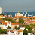 Duques Luxury Konukevi 4*