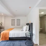 Duques Luxury بيت ضيافة